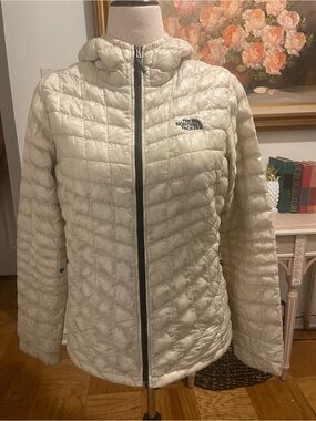 The North Face Women’s Quilted Hooded Jacket Ivory Cream Size Medium